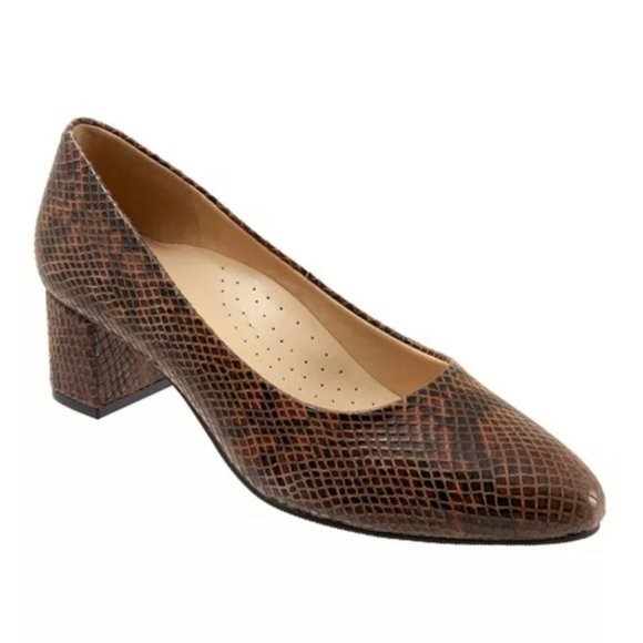 Trotters Shoes - Trotters Wide Kari Pump Snake -9.5W